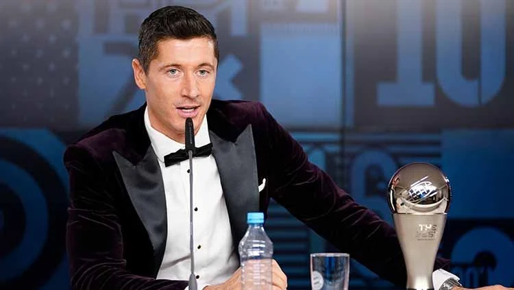 Manchester United Eyes Robert Lewandowski Transfer Opportunity